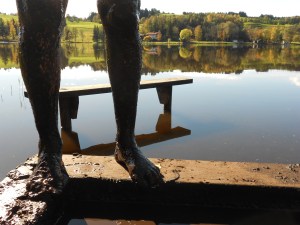  Therapeutic mud baths revive our legs. 